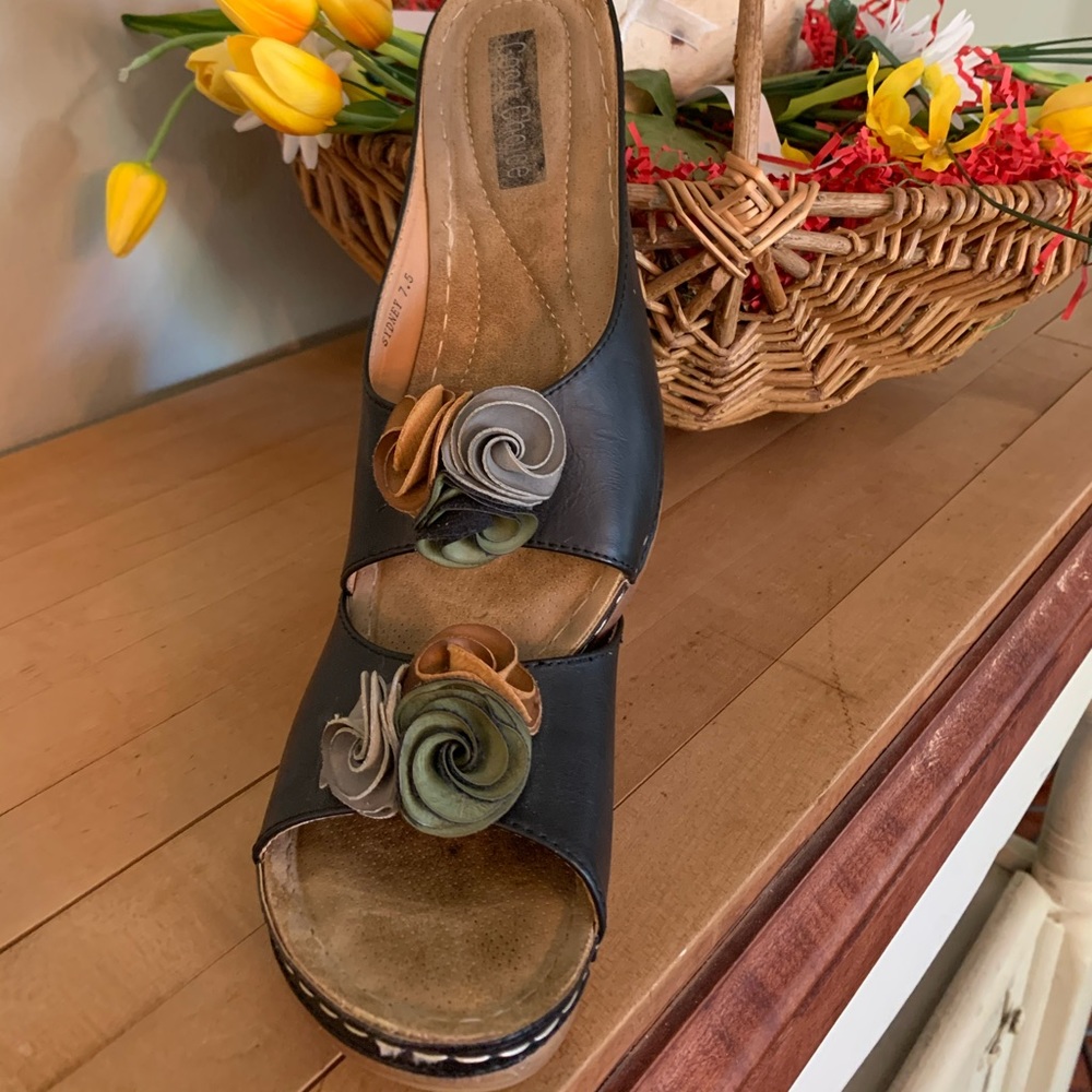 Women’s wedge slide Sandal